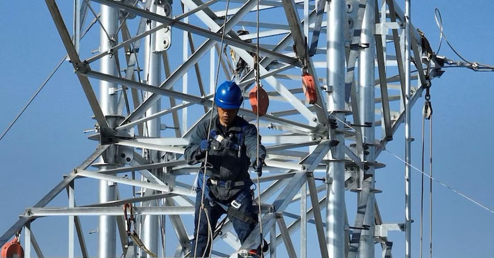 Elettrici, i sindacati chiedono un aumento di 335 euro per il nuovo contratto