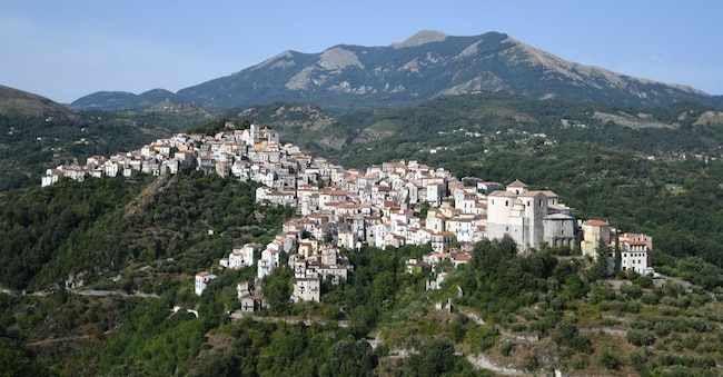 Panorama di Castelsaraceno (Adobestock)