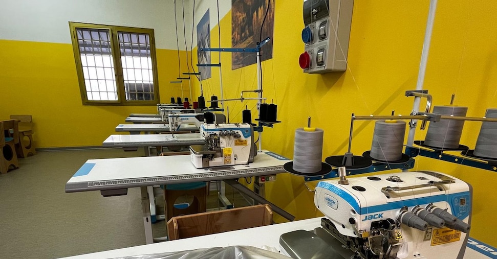 Un laboratorio tessile nel carcere di Busto Arsizio Un laboratorio tessile nel carcere di Busto Arsizio