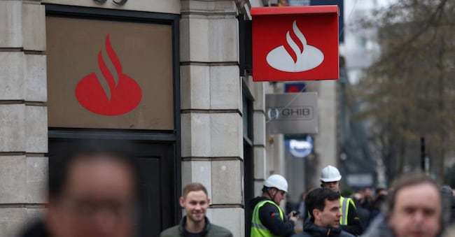 People walk past a branch of Santander bank in London, Britain, January 17, 2025. REUTERS/Isabel Infantes