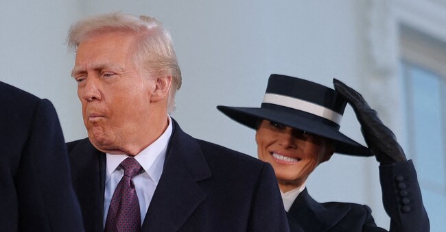 Il presidente eletto Donald Trump, insieme alla moglie Melania, durante le cerimonie in vista dell’insediamento alla Casa Bianca, poco prima del giuramento a Washington il 20 gennaio 2025