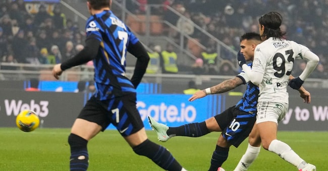 Inter Milan's Lautaro Martinez, second from right, scores the opening goal during the Serie A soccer match between Inter Milan and Empoli at the San Siro stadium in Milan, Italy, Sunday, Jan. 19, 2025. (AP Photo/Luca Bruno) Associated Press / LaPresse Only italy and Spain