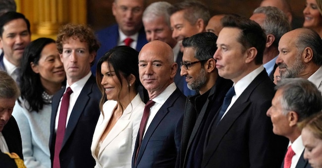 Mark Zuckerberg,  fondatore di Facebook, Jeff Bezos, Ceo di Alphabet Inc and Google, Sundar Pichai  e altri