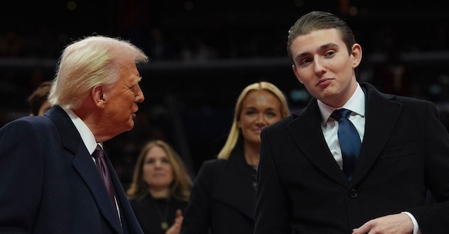 Il Presidente Donald Trump con suo figlio Barron Trump 
