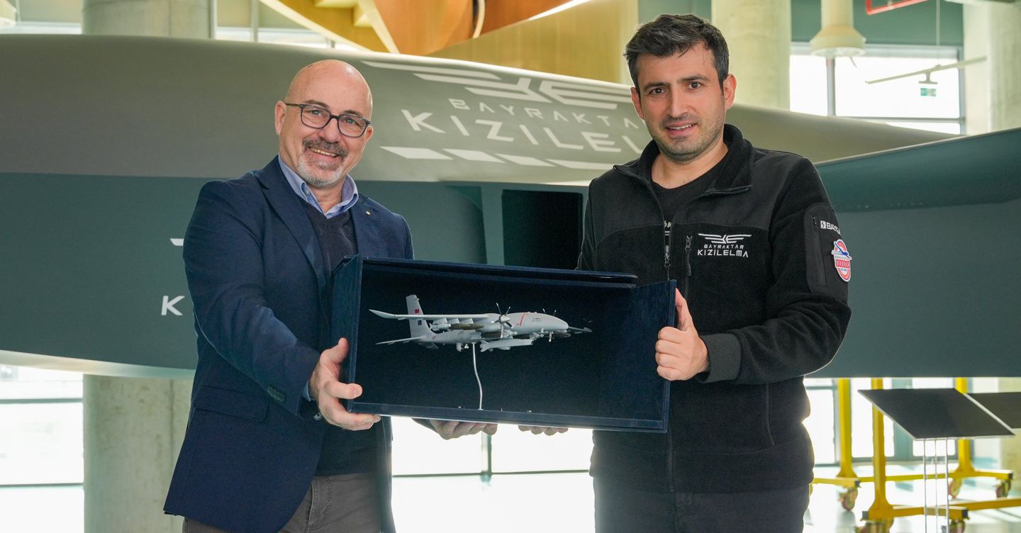 Leonardo e Baykar valutano sinergie industriali per i droni