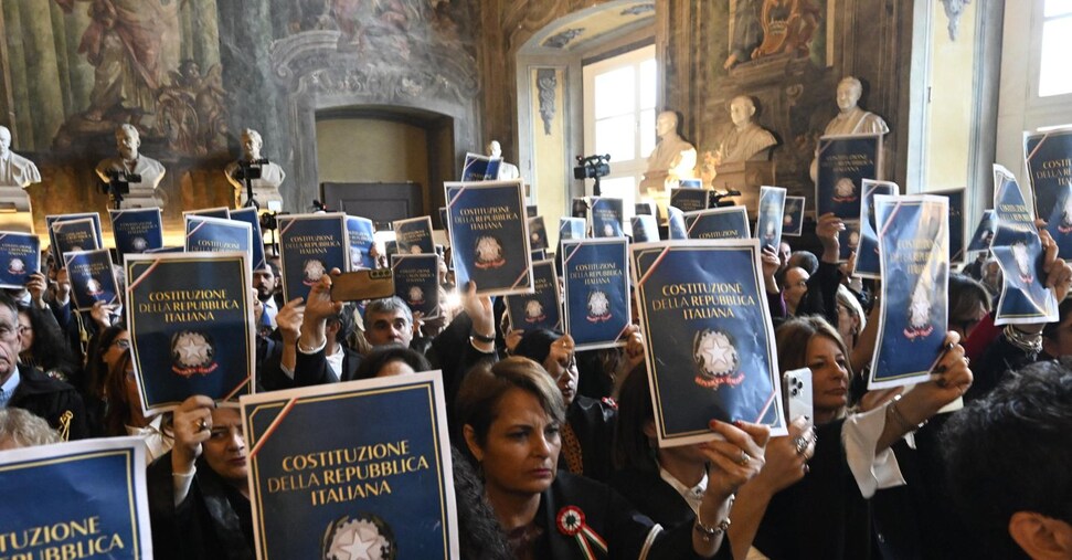 Giustizia, da Milano a Napoli la protesta delle toghe al via dell’anno giudiziario: «Basta attacchi» Giustizia, da Milano a Napoli la protesta delle toghe al via dell’anno giudiziario: «Basta attacchi»