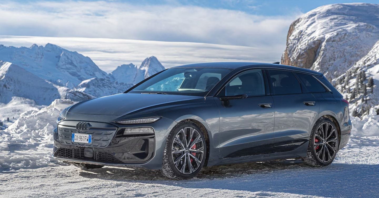 A Cortina alla guida della super wagon elettrica da oltre 550 cavalli