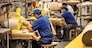 INDUSTRIA MOBILI MOBILIFICIO ARREDO MOBILIA ARREDAMENTI OPERAIO SPECIALIZZATO FALEGNAME GENERATA IA PRODUZIONE FALEGNAMERIA INDUSTRIALE OPERAI SPECIALIZZATI