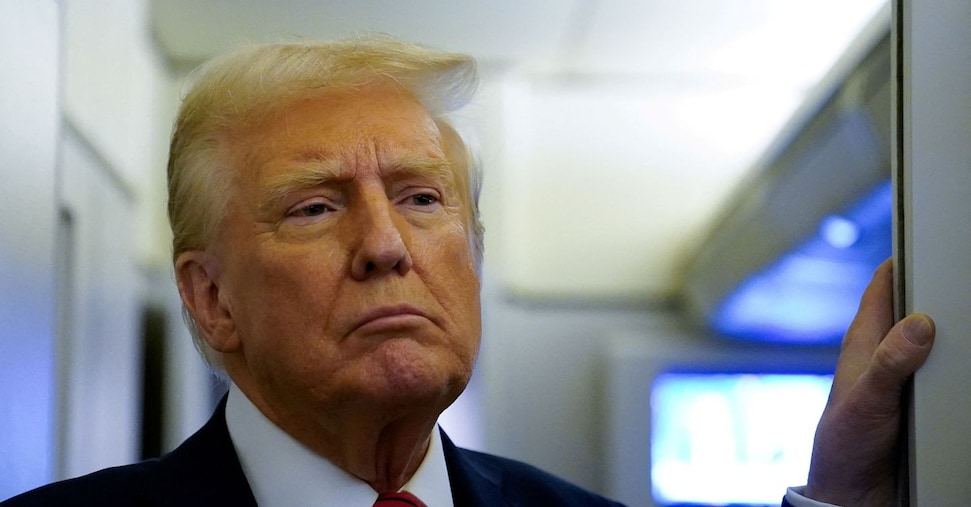 Trump limita l’assistenza medica a minori che vogliono cambiare sesso. Invito a dimettersi per 2 mln di dipendenti federali