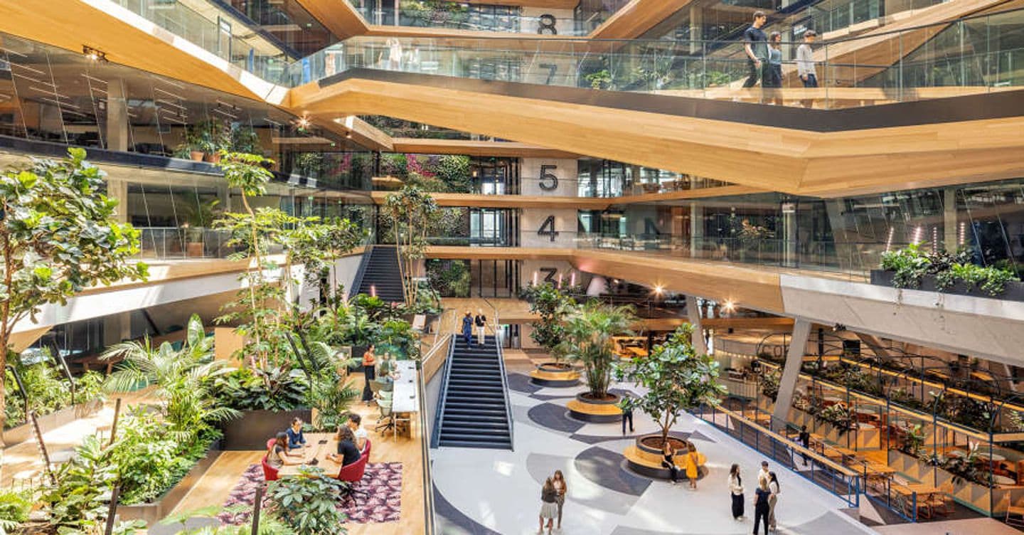 I 39 finalisti dei Mipim Awards: eccellenza architettonica da tutto il mondo in gara per il prestigioso premio 

Approfondimento
I Mipim Awards rappresentano un'importante occasione per riconoscere e premiare i migliori progetti architettonici a livello internazionale. La selezione dei 39 finalisti, provenienti da 22 Paesi diversi, è il risultato di un'attenta valutazione dei progetti più innovativi e visionari del mondo.

Possibili Conseguenze
La cerimonia di premiazione dei Mipim Awards potrebbe avere un impatto significativo sull'industria architettonica e urbanistica, in quanto potrebbe influenzare le tendenze e le scelte progettuali future. Inoltre, la visibilità e il riconoscimento ottenuti dai vincitori potrebbero avere un effetto positivo sulla loro carriera e sulla loro attività professionale.

Opinione
Non è possibile esprimere un'opinione personale in quanto si tratta di un fatto oggettivo. Tuttavia, è possibile affermare che la selezione dei finalisti dei Mipim Awards rappresenta un'importante occasione per celebrare l'eccellenza architettonica e urbanistica a livello internazionale.

Analisi Critica dei Fatti
L'analisi dei fatti rivela che la selezione dei 39 finalisti dei Mipim Awards è il risultato di un'attenta valutazione dei progetti più innovativi e visionari del mondo. La cerimonia di premiazione potrebbe avere un impatto significativo sull'industria architettonica e urbanistica, in quanto potrebbe influenzare le tendenze e le scelte progettuali future.

Relazioni con altri fatti
I Mipim Awards sono un evento importante nel calendario architettonico e urbanistico internazionale. La cerimonia di premiazione potrebbe essere collegata ad altri eventi e iniziative che celebrano l'eccellenza architettonica e urbanistica, come ad esempio la Biennale di Architettura di Venezia o il Festival di Architettura di Londra.

Contesto storico
I Mipim Awards sono stati istituiti per riconoscere e premiare i migliori progetti architettonici a livello internazionale. La cerimonia di premiazione si tiene annualmente al Palais des Festivals di Cannes, in Francia, e rappresenta un'importante occasione per celebrare l'eccellenza architettonica e urbanistica.

Fonti
La fonte di questo articolo è Mipim, il sito ufficiale dei Mipim Awards. Per ulteriori informazioni, si può visitare il sito dedicato ai Mipim Awards.