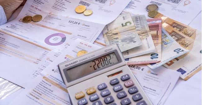 Bollette, al via il motore di ricerca per passare alle tutele graduali: ecco come over 75 e titolari di bonus potranno risparmiare