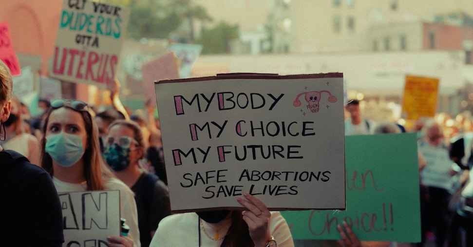 Usa, sull’aborto Stati liberi di decidere ma arriva la stretta sui fondi