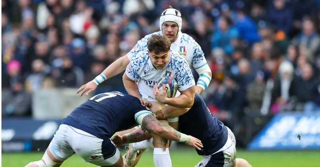 Luca Rizzoli in azione durante il match del Sei nazioni tra Scozia e Italia a Edimburgo il primo febbraio 2025 