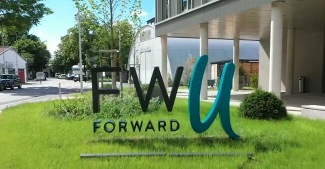 FORWARD YOU FWU SOCIETA' ASSIUCRAZIONE ASSICURAZIONI INVESTIMENTO INVESTIMENTI INSEGNA LOGO FWU VERSO LA LIQUIDAZIONE - FOTO ARCHIVIO