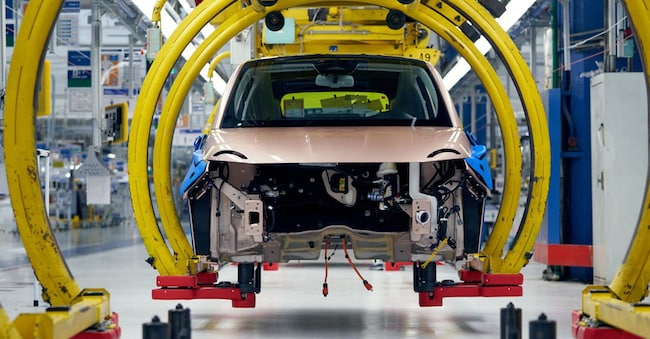 Fiat Fca stabilimento Mirafiori industria automobilistica catena di montaggio assemblaggio automobili automobile produzione nuova 500 elettrica