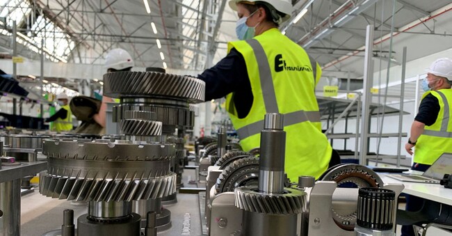 Stellantis employees work on the e-DCT electrified automatic vehicle transmission assembly line at the carmaker Stellantis factory in Metz, France, June 29, 2022. REUTERS/Gilles Guillaume/File Photo