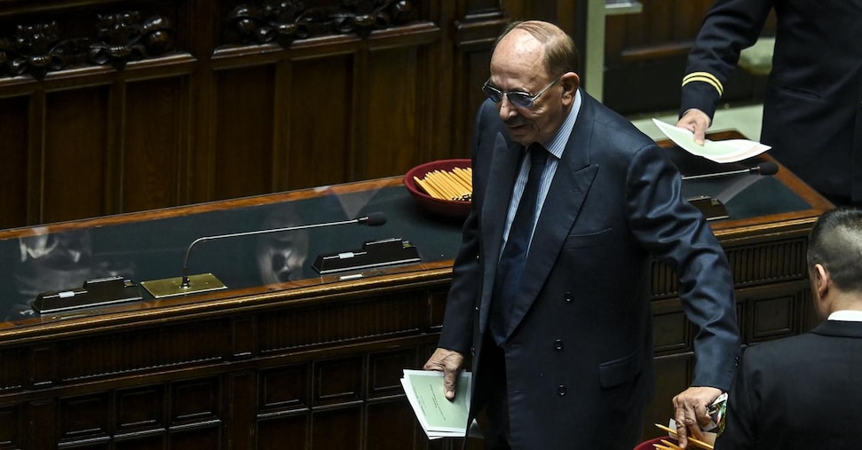 Redditi dei parlamentari, Angelucci si conferma il più ricco: 4,7 milioni nel 2024