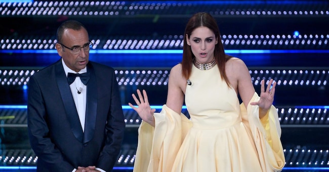Carlo Conti e Miriam Leone alla terza serata di Sanremo 2025
