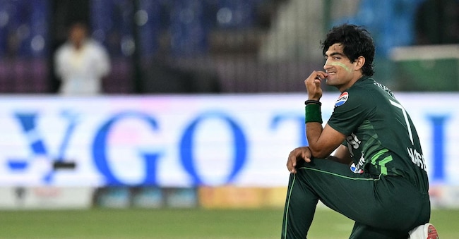 Il nazionale pakistano Naseem Shah durante un match contro la Nuova Zelanda a Karachi