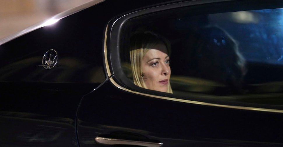 Meloni a Parigi, no a formato anti-Trump. «Coinvolgere gli Usa»