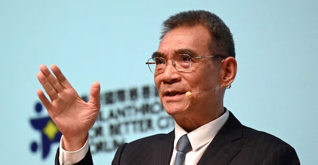 Il preside dell’Istituto di Nuova Economia Strutturale dell’Università di Pechino ed ex capo economista della Banca Mondiale Justin Yifu Lin. (Photo by Peter PARKS / AFP)