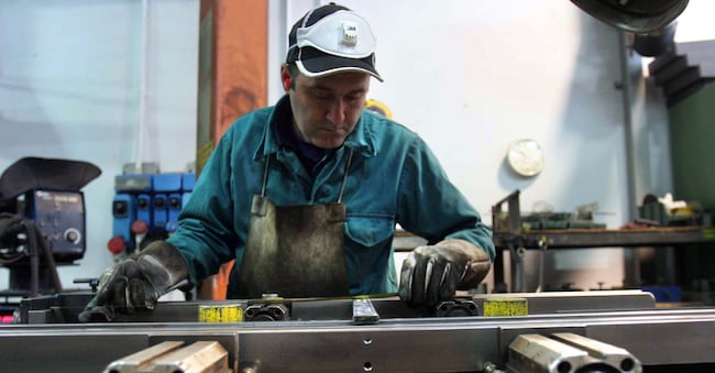 La pensione per i lavoratori precoci è una prestazione economica erogata, a domanda, ai lavoratori che possono far valere 12 mesi di contribuzione effettiva antecedente al 19° anno di età (lavoratori precoci), si trovano in determinate condizioni indicate dalla legge e perfezionano, entro il 31 dicembre 2026, 41 anni di contribuzione.
