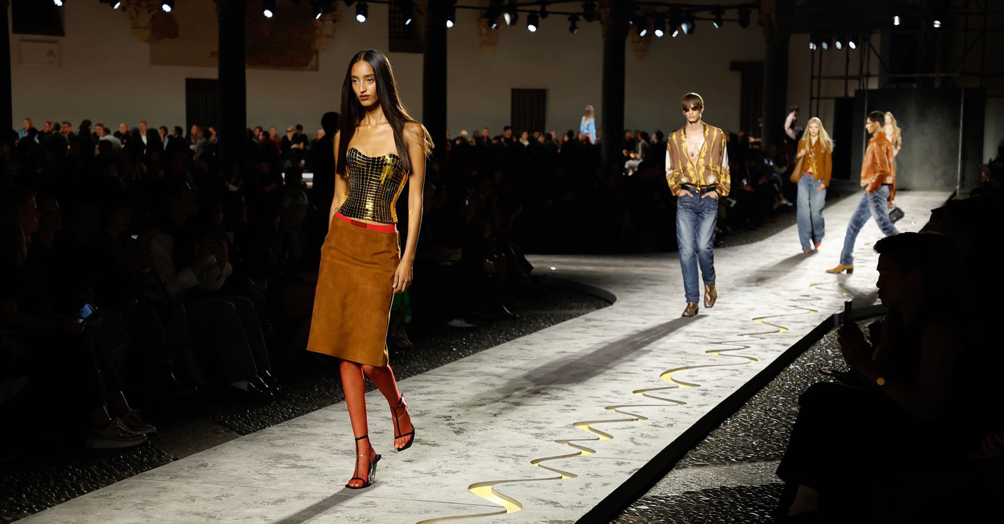 Prada, stretta per Versace: esclusiva per quattro settimane