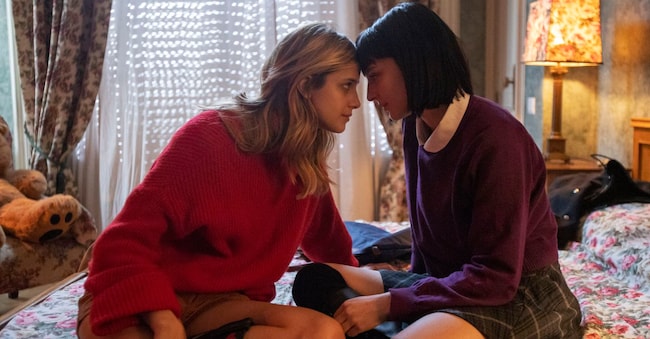 Benedetta Porcaroli (a sinistra) e Alice Pagani in Baby