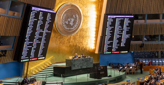 Il tabellone mostra i risultati del voto all’assemblea Generale dell’Onu sulla risoluzione a sostegno dell’integrità territoriale dell’Ucraina (EPA/SARAH YENESEL)