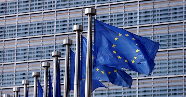 European Union flags flutter outside the EU Commission headquarters in Brussels, Belgium, April 20, 2016. REUTERS/Francois Lenoir