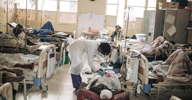 La corsia di un ospedale a Goma, capitale del Nord Kivu, in Congo (Photo by ALEXIS HUGUET / AFP)