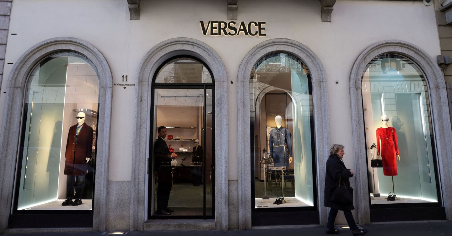 Prada e Versace, gli opposti che (forse) si attraggono