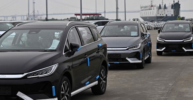 Automobili BYD nel porto di Guangzhou, nella provincia meridionale cinese del Guangdong. (Foto di Pedro PARDO / AFP)