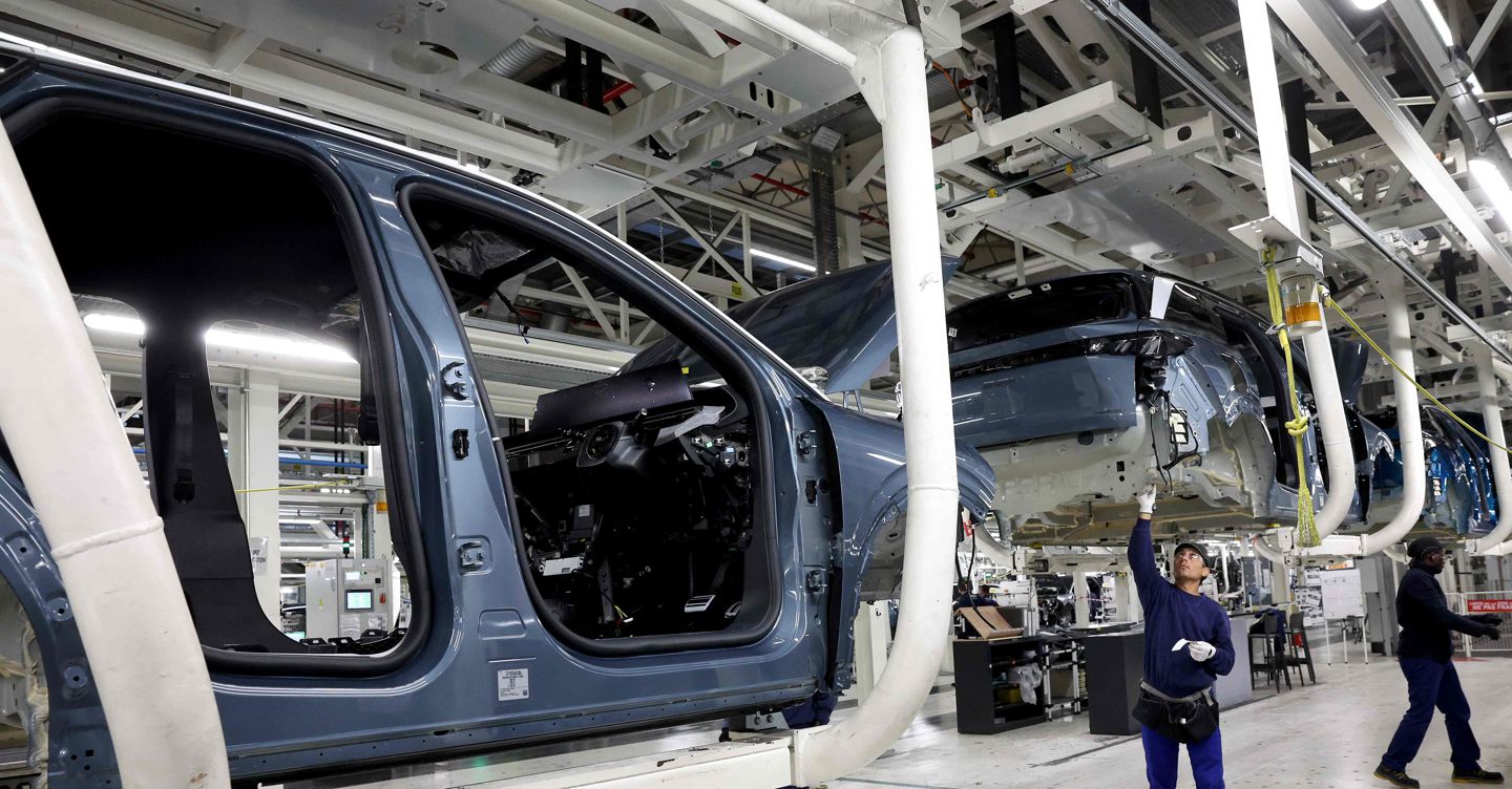Flessibilità sui target e verifica anticipata sulle emissioni nel piano Ue sull’auto