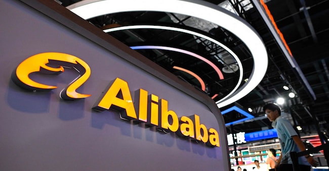 Il logo Alibaba alla World Artificial Intelligence Conference (WAIC) di Shanghai (AFP)