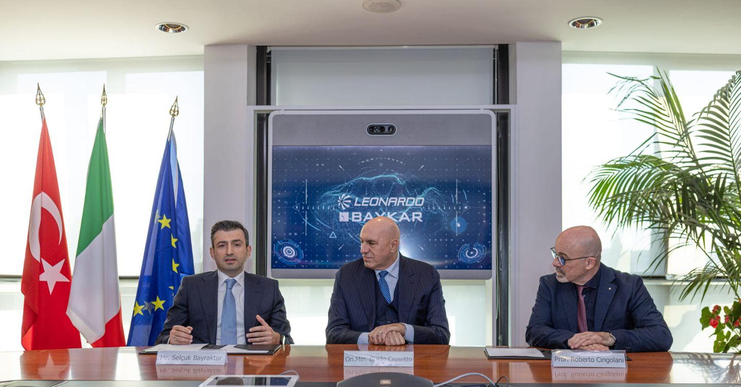 Leonardo e Baykar siglano accordo per lo sviluppo di droni senza pilota