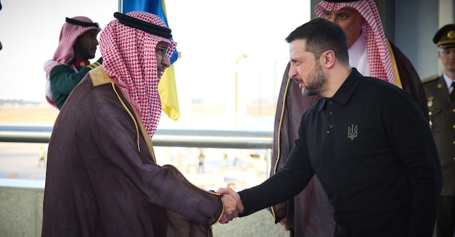 epa11954025 A handout photo made available by the Presidential Press Service shows Ukraine's President Volodymyr Zelensky (R) being welcomed by Saudi officials upon arriving to Jeddah, Saudi Arabia, 10 March 2025.  EPA/Presidential Press Service HANDOUT HANDOUT EDITORIAL USE ONLY/NO SALESHANDOUT EDITORIAL USE ONLY/NO SALES