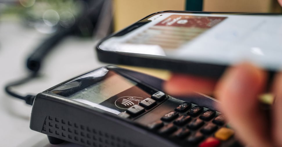 Nel 2024 arriva il sorpasso dei pagamenti digitali sul contante