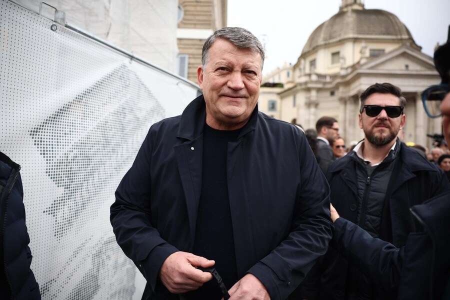 Il segretario generale della Uil, Pierpaolo Bombardieri, a Piazza del Popolo durante la manifestazione ''Una piazza per l'Europa'', Roma, 15 Marzo 2025. ANSA/ MASSIMO PERCOSSI (ANSA)
