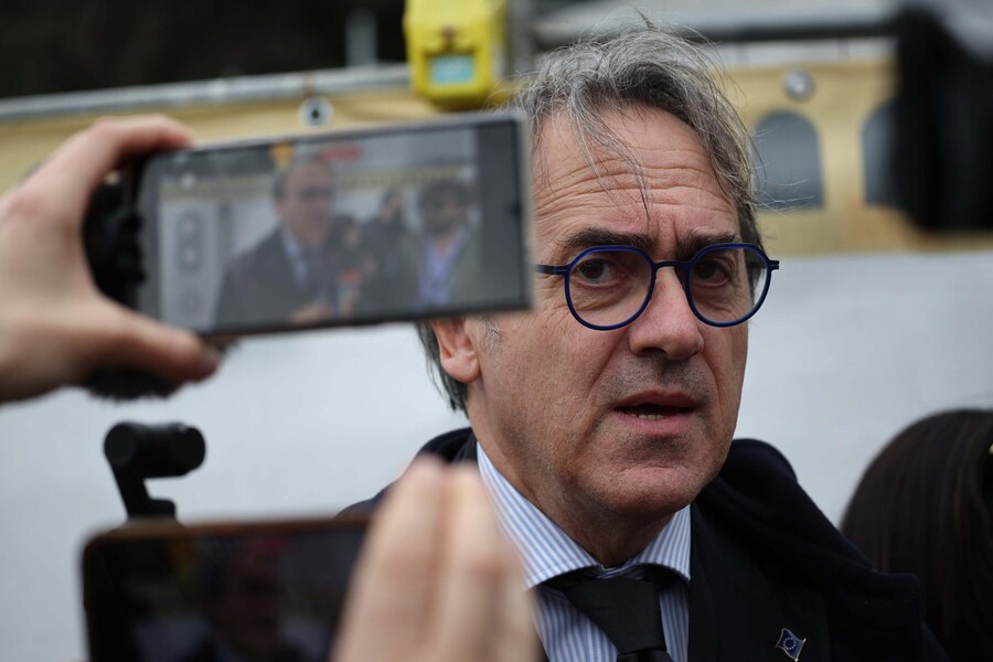 Angelo Bonelli alla manifestazione ''Una piazza per l'Europa'' a Piazza del Popolo, Roma, 15 Marzo 2025. ANSA/ MASSIMO PERCOSSI (ANSA)