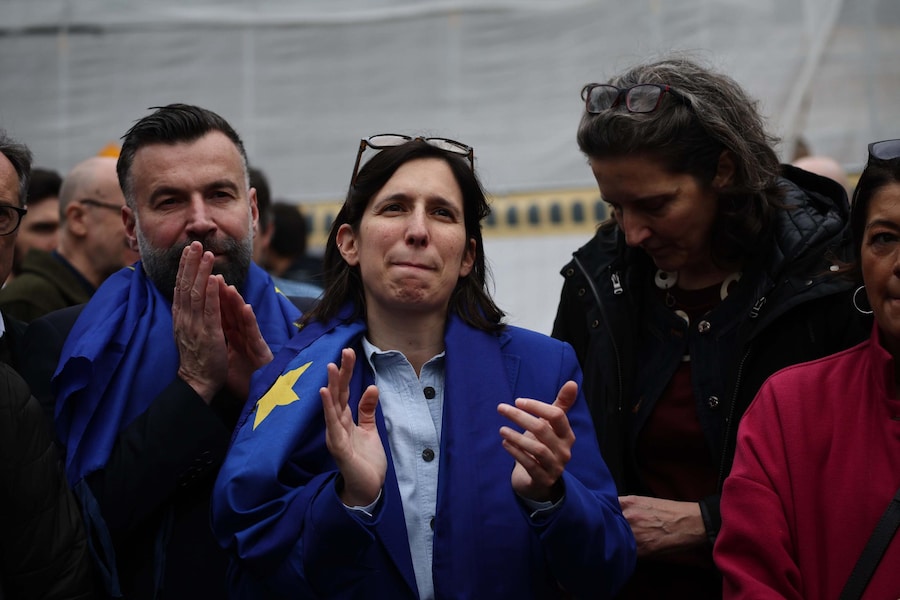 La segretaria del Pd Elly Schlein alla manifestazione ''Una piazza per l'Europa'' a Piazza del Popolo, Roma, 15 Marzo 2025. ANSA/ MASSIMO PERCOSSI (ANSA)