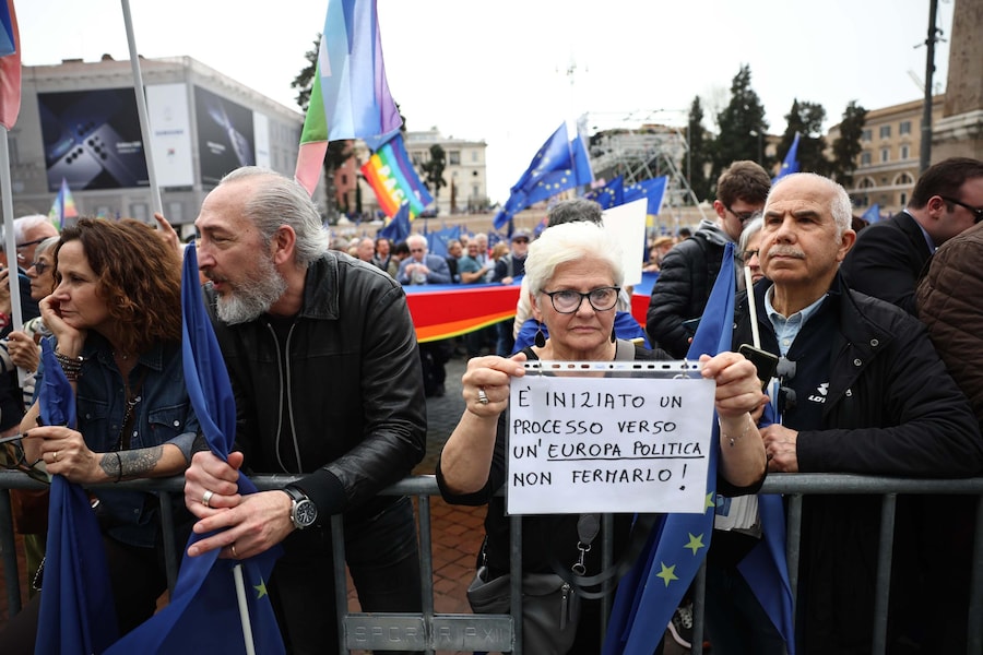 Un momento della manifestazione ''Una piazza per l'Europa'' a Piazza del Popolo, Roma, 15 Marzo 2025. ANSA/ MASSIMO PERCOSSI (ANSA)