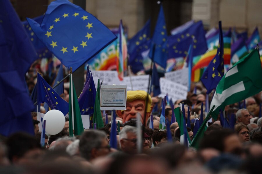 Un momento della manifestazione ''Una piazza per l'Europa'' a Piazza del Popolo, Roma, 15 Marzo 2025. ANSA/ MASSIMO PERCOSSI (ANSA)