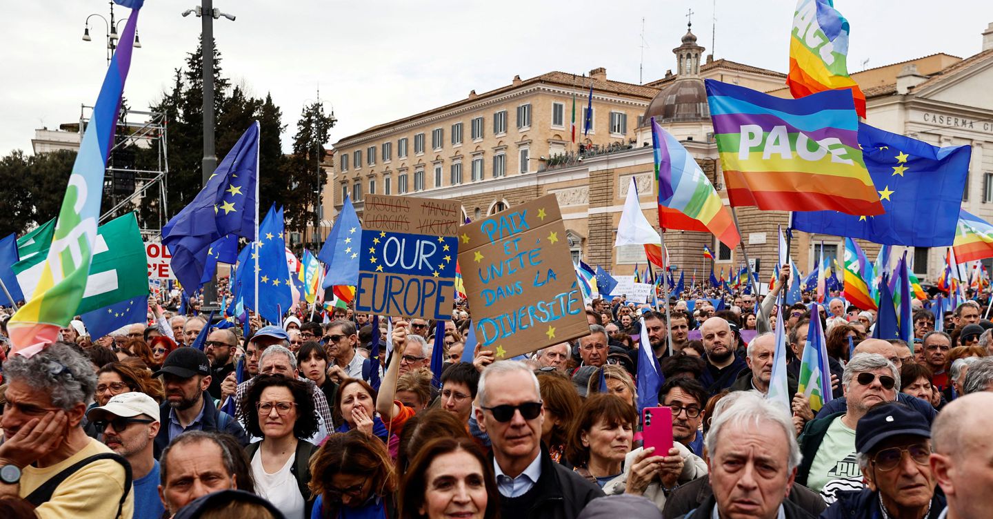 Partita la manifestazione pro Europa, Serra: piazza con idee diverse è scandalo ma si chiama democrazia