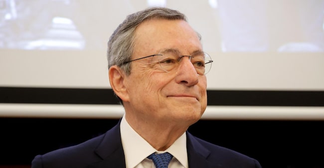 Il consulente speciale della presidente della Commissione Ue ed ex premier e presidente Bce, Mario Draghi, presenta il suo rapporto nella sala Kock del Senato. (ANSA / GIUSEPPE LAMI)