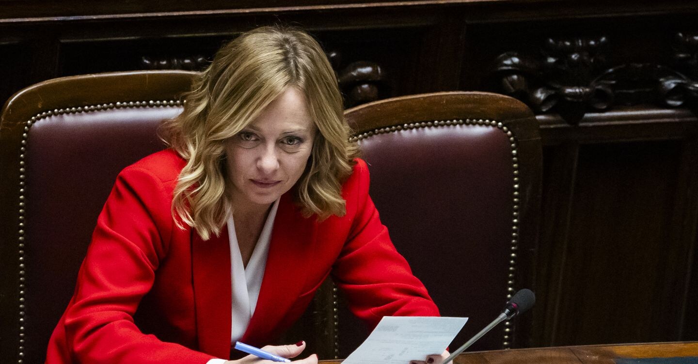 Meloni: l’Europa che vuole iperegolamentare tutto non sopravviverà, serve nuova visione