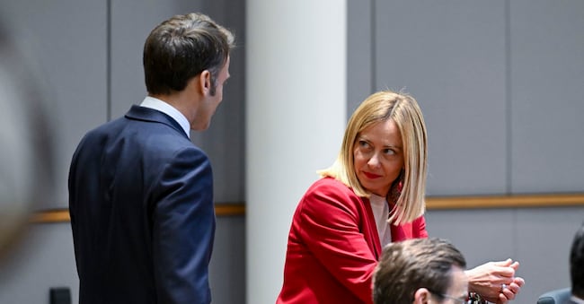 La premier Giorgia Meloni con il presidente francese Emmanuel Macron