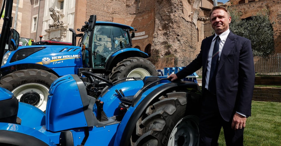Al via “Agricoltura è”, i trattori contestano il ministro Lollobrigida
