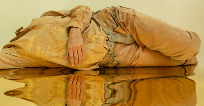 «I’ll be your mirror», 2023 di Maria Hassabi. Courtesy The Breeder, Athens