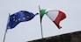 BANDIERA ITALIANA BANDIERA EUROPEA BANDIERE AL VENTO